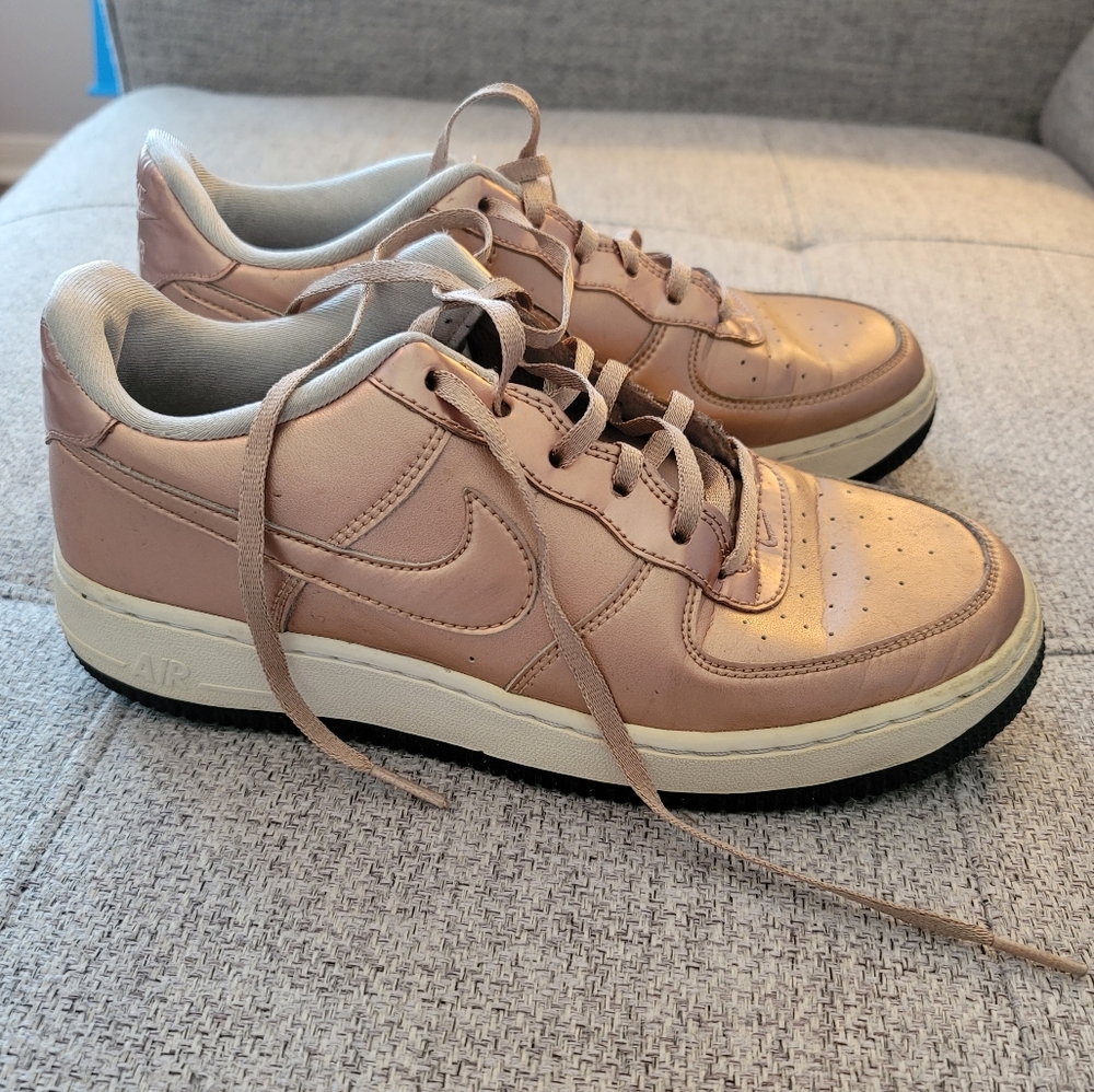 Nike Women's Sneakers in Tan and Cream